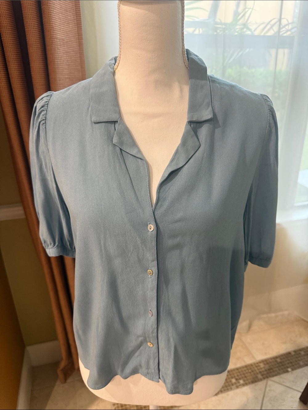 Light Blue Short-Sleeve Button-Front Women's Top Zara